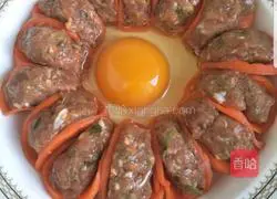 Illustration of how to make carrot meat rolls 5