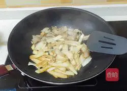 Illustration of Homemade King Oyster Mushroom Twice-cooked Pork 6