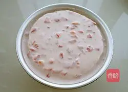 Illustration of how to make six-inch strawberry mousse 15