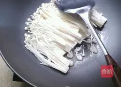 Illustration of how to cook fish with enoki mushrooms 9