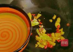 Illustration of how to make beef with enoki mushrooms in sour soup 4