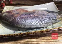 Illustration of how to cook crucian carp with coriander 5