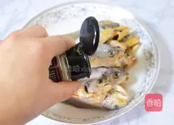  Illustration of how to make dry-fried yellow croaker 4