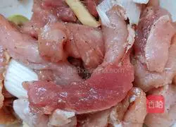 Illustration of how to make fried crispy pork 7