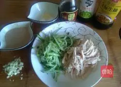 Illustration of making cold noodles with shredded chicken 3