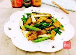 Illustration of how to make garlic and spicy stir-fried twice-cooked pork 12