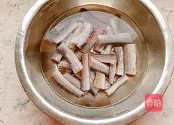 Illustration of how to make cabbage stewed with dried eels 2