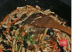 Illustration of how to make fish-flavored shredded pork 9