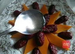 Illustration of how to make steamed pumpkin with red dates 11