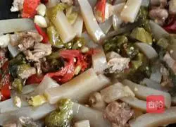 Illustration of how to cook duck with konjac 5