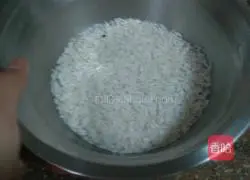 Illustration of how to make pearl meatballs 1