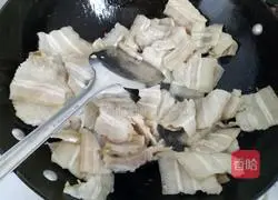 Illustration of the recipe of twice-cooked pork with garlic sprouts 4