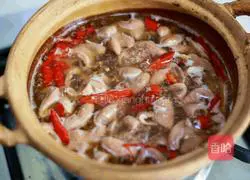 Illustration of how to make casserole with large intestine and stewed tofu 7 