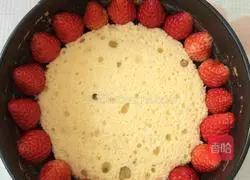 Illustration of how to make eight-inch cream-free strawberry mousse 5