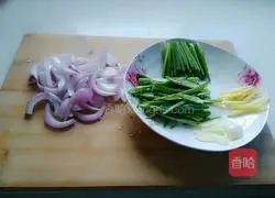 Illustration of how to make twice-cooked pork with flavored black bean sauce 4