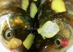 Illustration of how to make fish head with chopped pepper 1
