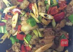 Illustration of how to make twice-cooked pork with black bean sauce 4