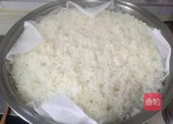 Illustration of how to make egg glutinous rice rolls 7