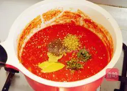 Illustration of how to make a jar of tomato sauce full of flavor 8