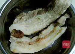 Illustration of how to make twice-cooked pork with green pepper 3