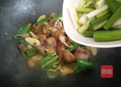 Illustration of how to make fried bacon with screw pepper 14