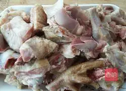 Xinjiang Homemade Spicy Chicken Illustration 1