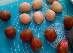 Cantonese lotus paste mooncake recipe illustration 2