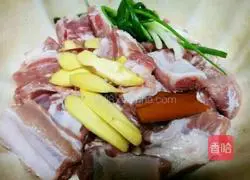 Illustration of how to cook pork ribs and chicken feet stewed 4