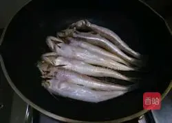 Illustration of how to make pan-fried small sea fish 1
