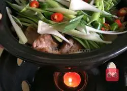 Illustration of how to make twice-cooked pork with potatoes in dry pot 12