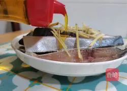 Illustration of how to steam dried pomfret overnight 6