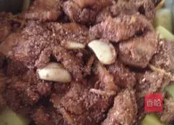 Illustration of how to make Sichuan steamed pork with rice flour 4