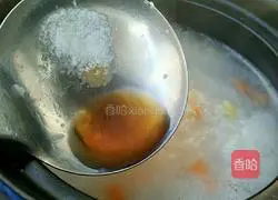 Illustration of how to make colorful shrimp porridge 10