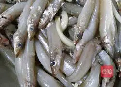 Illustration of how to make fried sardines 1