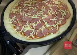 Illustration of making pizza with electric pan 4