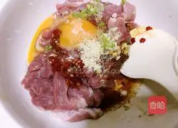 Illustration of how to make fried golden crispy pork 4