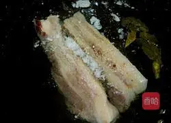 Illustration of how to make twice-cooked pork with green pepper 2