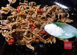 Illustration of how to make fried chicken gizzards with cumin 13