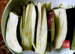 Illustration of steamed eggplant with red pepper 2