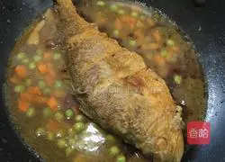 Illustration of braised large yellow croaker 8