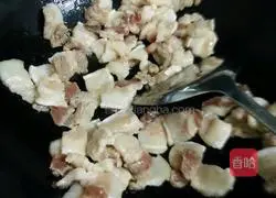 Illustration of how to make Hunan-style rice dumplings with meat covered 5