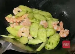 Illustration of how to make fried cucumbers with shrimps 4