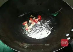 Illustration of how to cook asparagus and fried meat slices 5