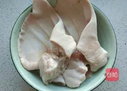 Illustration of braised pig ears 1