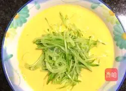 Illustration of how to make cucumber, meat floss and tomato sauce egg pancake 6