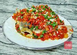 Illustration of how to make fish head with chopped pepper 15