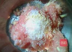 Illustration of how to make the pearl in the palm 2