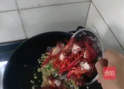 Illustration of how to make garlic crayfish 9