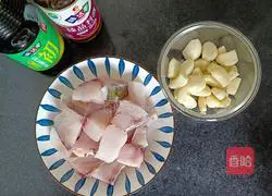 Illustration of how to make braised fish cubes with garlic 1