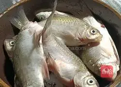 Spicy small crucian carp Illustration of how to do it 1